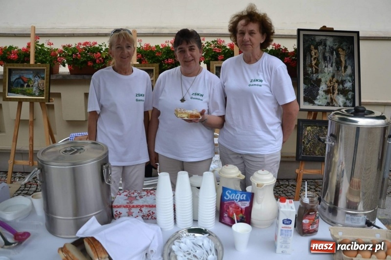 Zdjęcie w galerii na portalu naszraciborz.pl: Tańce, muzyka i VIP-y. Powiat świętował na zamku [FOTO] wiadomości z regionu