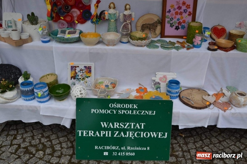 Zdjęcie w galerii na portalu naszraciborz.pl: Tańce, muzyka i VIP-y. Powiat świętował na zamku [FOTO] wiadomości z regionu