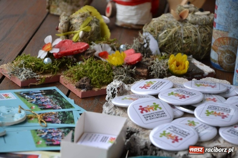 Zdjęcie w galerii na portalu naszraciborz.pl: Tańce, muzyka i VIP-y. Powiat świętował na zamku [FOTO] wiadomości z regionu