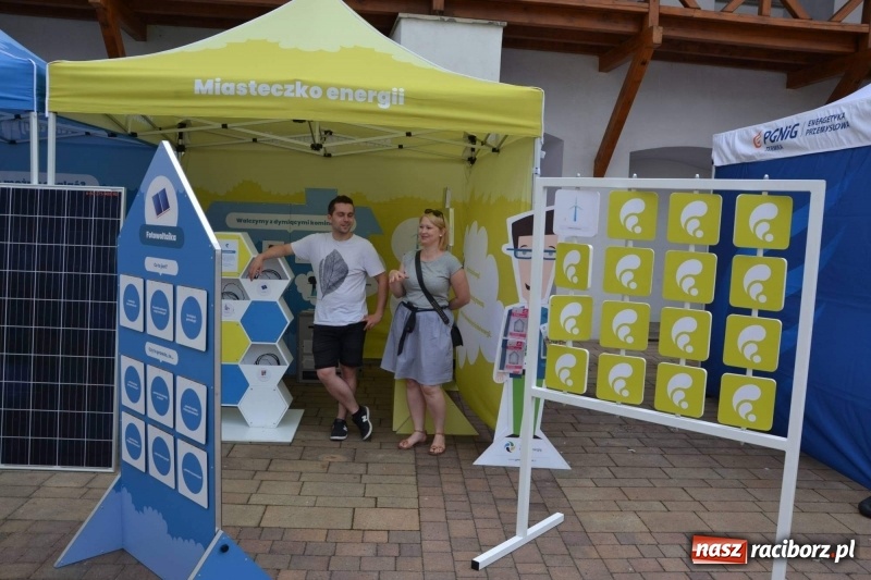 Zdjęcie w galerii na portalu naszraciborz.pl: Tańce, muzyka i VIP-y. Powiat świętował na zamku [FOTO] wiadomości z regionu