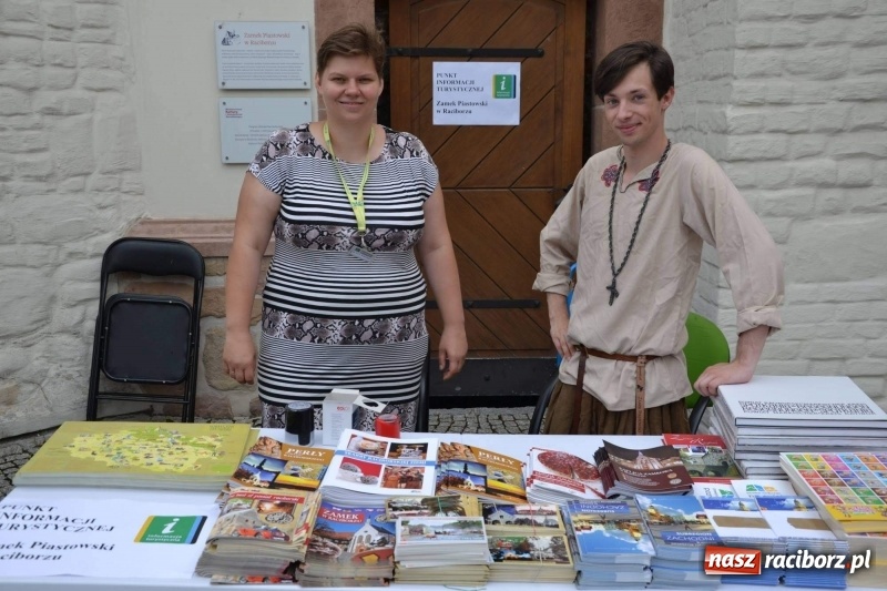 Zdjęcie w galerii na portalu naszraciborz.pl: Tańce, muzyka i VIP-y. Powiat świętował na zamku [FOTO] wiadomości z regionu