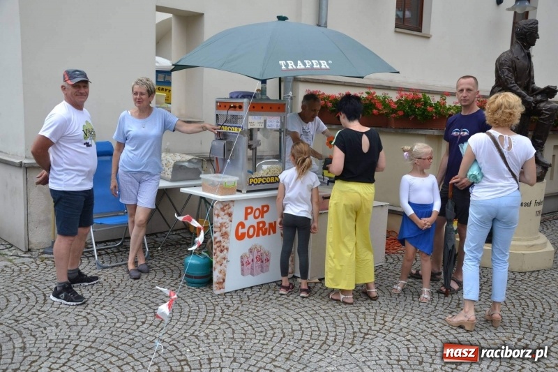 Zdjęcie w galerii na portalu naszraciborz.pl: Tańce, muzyka i VIP-y. Powiat świętował na zamku [FOTO] wiadomości z regionu