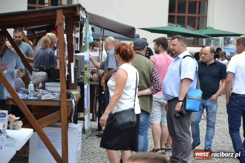 Zdjęcie w galerii na portalu naszraciborz.pl: Tańce, muzyka i VIP-y. Powiat świętował na zamku [FOTO] wiadomości z regionu