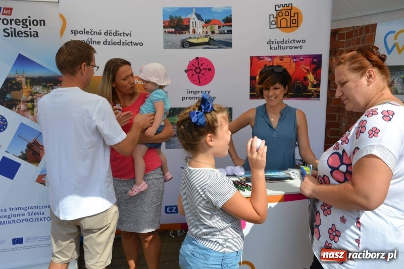 Zdjęcie w galerii na portalu naszraciborz.pl: Tańce, muzyka i VIP-y. Powiat świętował na zamku [FOTO] wiadomości z regionu