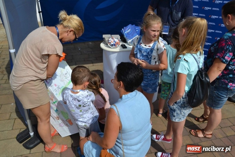 Zdjęcie w galerii na portalu naszraciborz.pl: Tańce, muzyka i VIP-y. Powiat świętował na zamku [FOTO] wiadomości z regionu