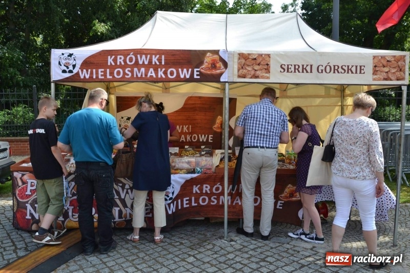 Zdjęcie w galerii na portalu naszraciborz.pl: Tańce, muzyka i VIP-y. Powiat świętował na zamku [FOTO] wiadomości z regionu