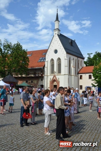 Zdjęcie w galerii na portalu naszraciborz.pl: Tańce, muzyka i VIP-y. Powiat świętował na zamku [FOTO] wiadomości z regionu