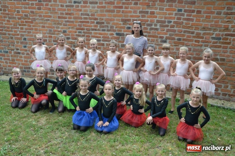 Zdjęcie w galerii na portalu naszraciborz.pl: Tańce, muzyka i VIP-y. Powiat świętował na zamku [FOTO] wiadomości z regionu