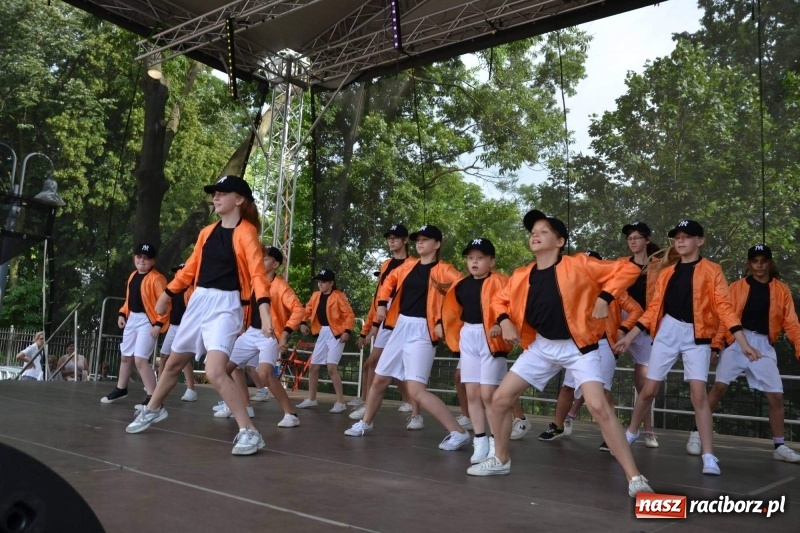 Zdjęcie w galerii na portalu naszraciborz.pl: Tańce, muzyka i VIP-y. Powiat świętował na zamku [FOTO] wiadomości z regionu