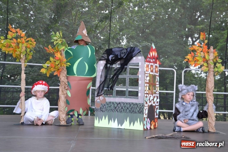 Zdjęcie w galerii na portalu naszraciborz.pl: Tańce, muzyka i VIP-y. Powiat świętował na zamku [FOTO] wiadomości z regionu