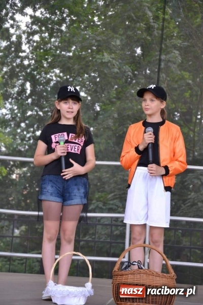 Zdjęcie w galerii na portalu naszraciborz.pl: Tańce, muzyka i VIP-y. Powiat świętował na zamku [FOTO] wiadomości z regionu