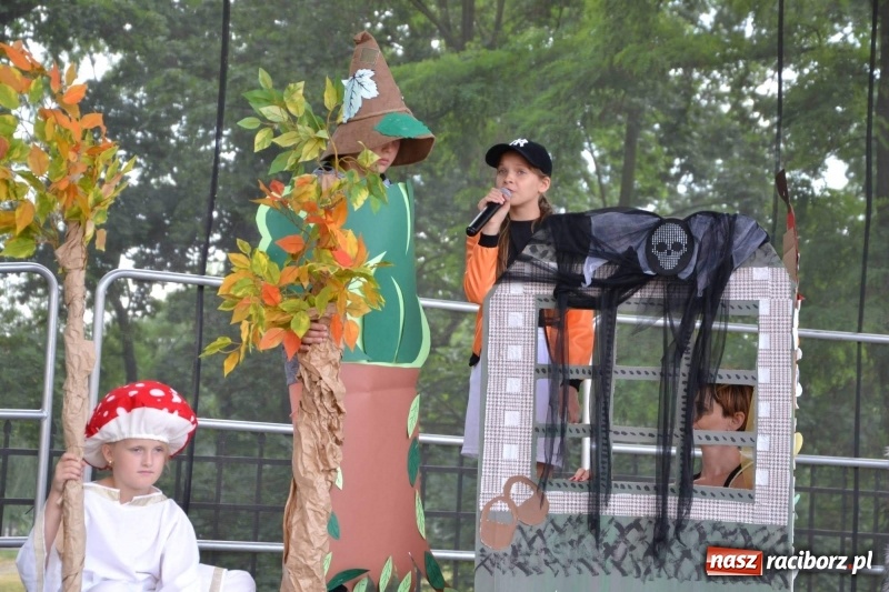 Zdjęcie w galerii na portalu naszraciborz.pl: Tańce, muzyka i VIP-y. Powiat świętował na zamku [FOTO] wiadomości z regionu