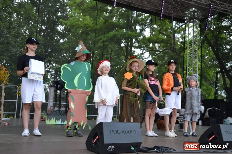 Zdjęcie w galerii na portalu naszraciborz.pl: Tańce, muzyka i VIP-y. Powiat świętował na zamku [FOTO] wiadomości z regionu