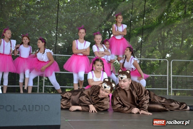 Zdjęcie w galerii na portalu naszraciborz.pl: Tańce, muzyka i VIP-y. Powiat świętował na zamku [FOTO] wiadomości z regionu