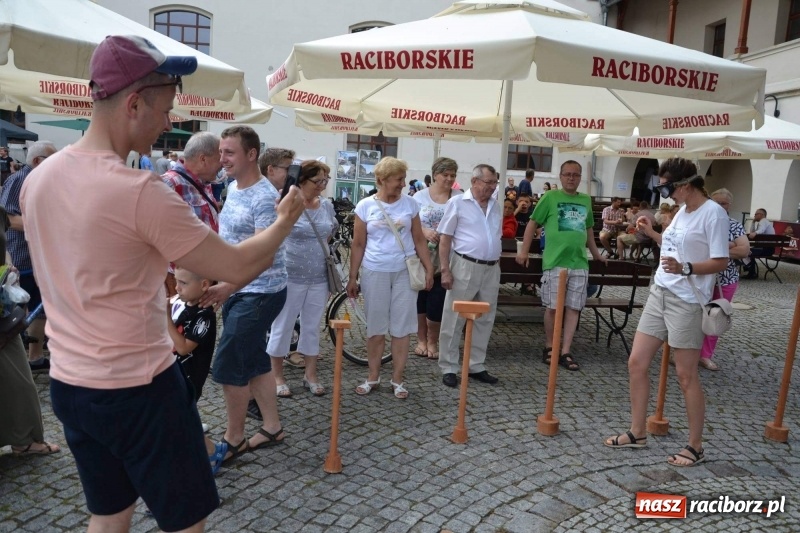 Zdjęcie w galerii na portalu naszraciborz.pl: Tańce, muzyka i VIP-y. Powiat świętował na zamku [FOTO] wiadomości z regionu