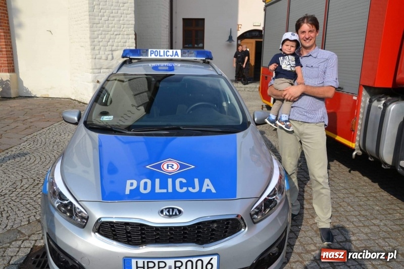 Zdjęcie w galerii na portalu naszraciborz.pl: Tańce, muzyka i VIP-y. Powiat świętował na zamku [FOTO] wiadomości z regionu