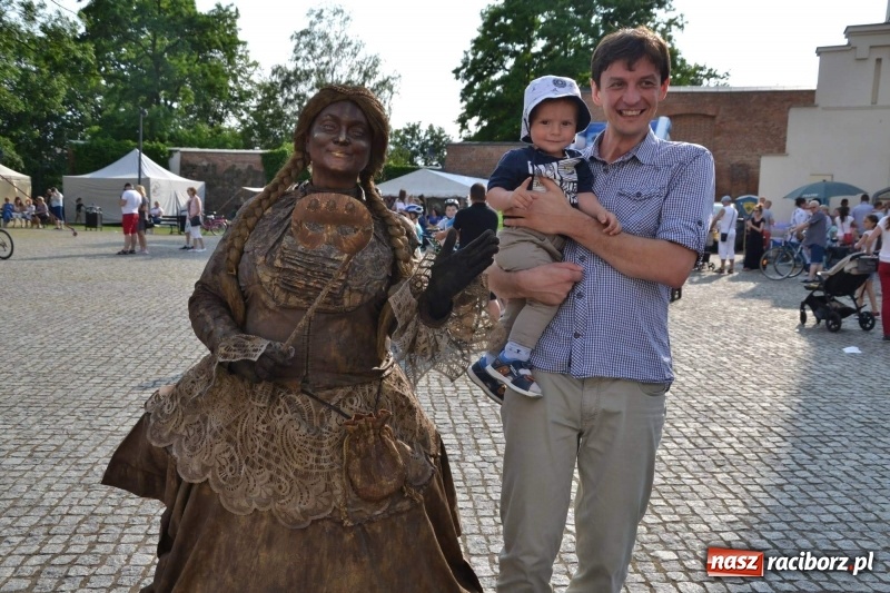 Zdjęcie w galerii na portalu naszraciborz.pl: Tańce, muzyka i VIP-y. Powiat świętował na zamku [FOTO] wiadomości z regionu