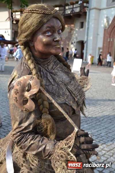 Zdjęcie w galerii na portalu naszraciborz.pl: Tańce, muzyka i VIP-y. Powiat świętował na zamku [FOTO] wiadomości z regionu