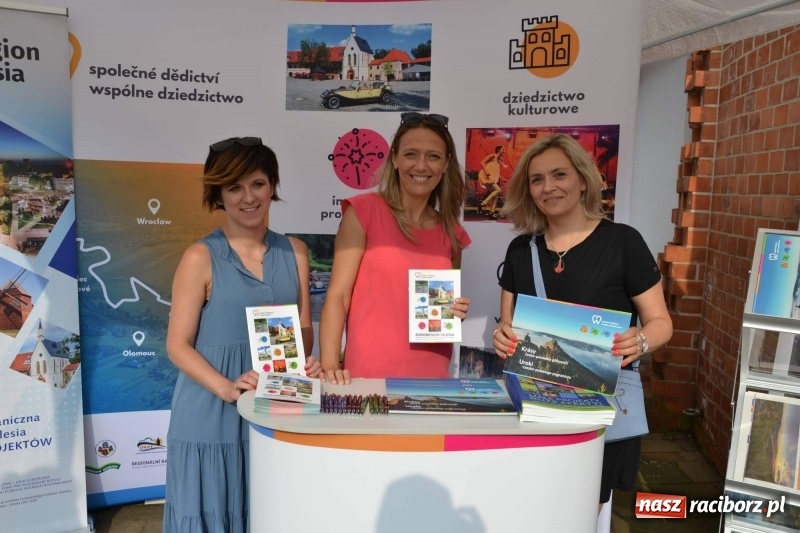 Zdjęcie w galerii na portalu naszraciborz.pl: Tańce, muzyka i VIP-y. Powiat świętował na zamku [FOTO] wiadomości z regionu