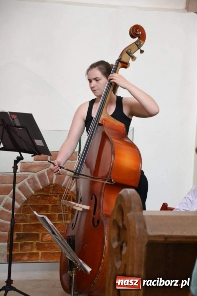 Zdjęcie w galerii na portalu naszraciborz.pl: Tańce, muzyka i VIP-y. Powiat świętował na zamku [FOTO] wiadomości z regionu