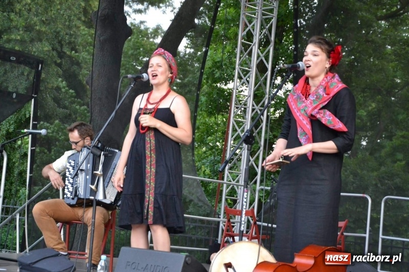 Zdjęcie w galerii na portalu naszraciborz.pl: Tańce, muzyka i VIP-y. Powiat świętował na zamku [FOTO] wiadomości z regionu