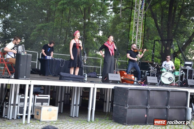 Zdjęcie w galerii na portalu naszraciborz.pl: Tańce, muzyka i VIP-y. Powiat świętował na zamku [FOTO] wiadomości z regionu