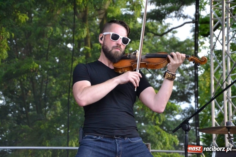 Zdjęcie w galerii na portalu naszraciborz.pl: Tańce, muzyka i VIP-y. Powiat świętował na zamku [FOTO] wiadomości z regionu