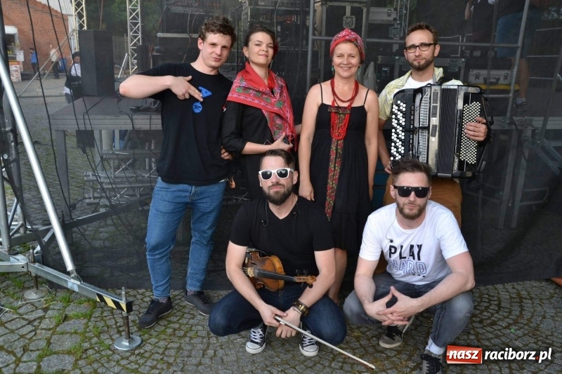 Zdjęcie w galerii na portalu naszraciborz.pl: Tańce, muzyka i VIP-y. Powiat świętował na zamku [FOTO] wiadomości z regionu