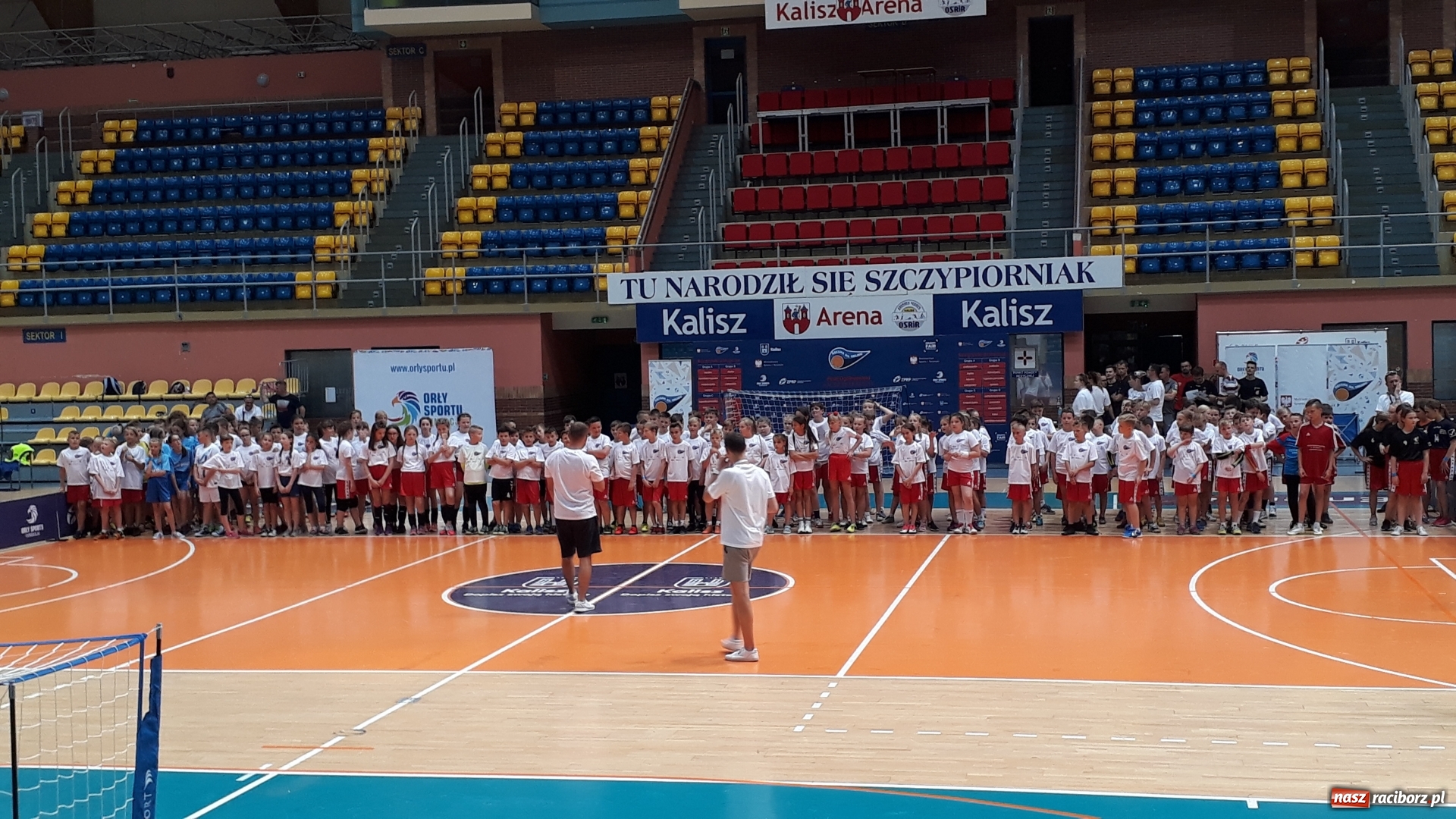 Zdjęcie w galerii na portalu naszraciborz.pl: Ręczna na Orliku. Dziewczęta z Pietrowic wicemistrzyniami Polski  wiadomości z regionu