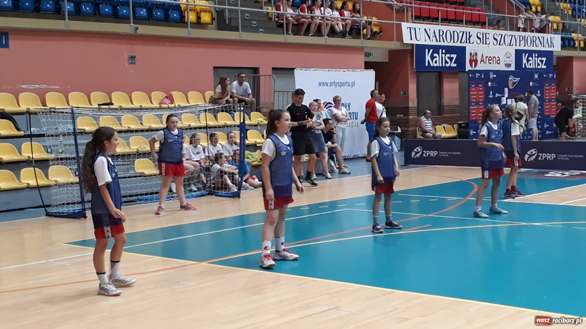 Zdjęcie w galerii na portalu naszraciborz.pl: Ręczna na Orliku. Dziewczęta z Pietrowic wicemistrzyniami Polski  wiadomości z regionu