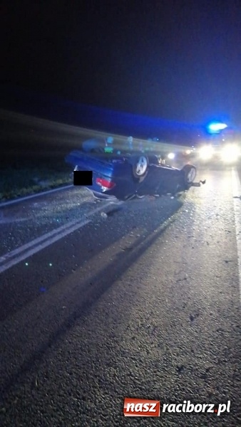Zdjęcie w galerii na portalu naszraciborz.pl: BMW dachowało w Roszkowie. Jaskółka uwięziona w Kuźni Raciborskiej  wiadomości z regionu