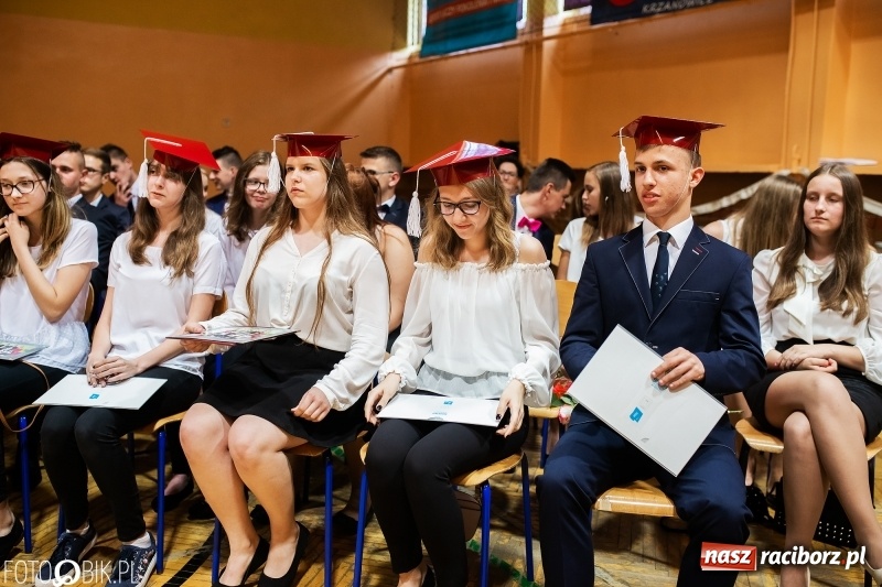 Zdjęcie w galerii na portalu naszraciborz.pl: Krzanowice żegnają swoje gimnazjum  wiadomości z regionu