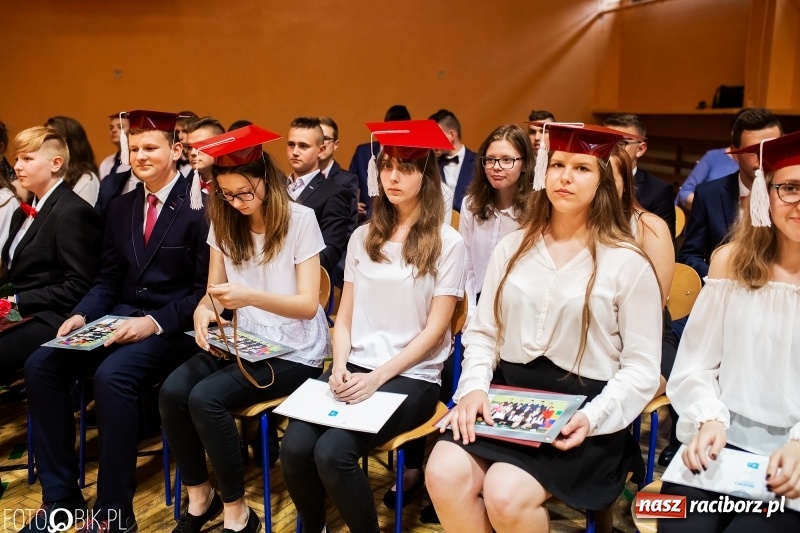 Zdjęcie w galerii na portalu naszraciborz.pl: Krzanowice żegnają swoje gimnazjum  wiadomości z regionu