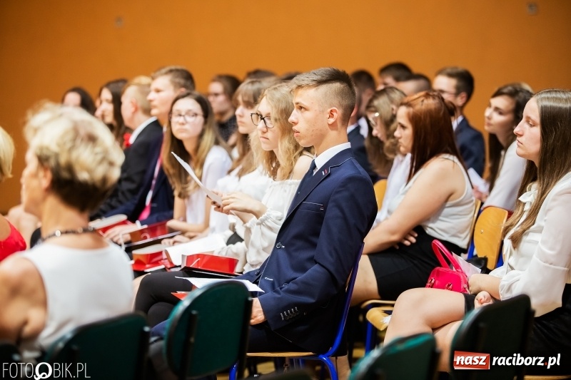 Zdjęcie w galerii na portalu naszraciborz.pl: Krzanowice żegnają swoje gimnazjum  wiadomości z regionu