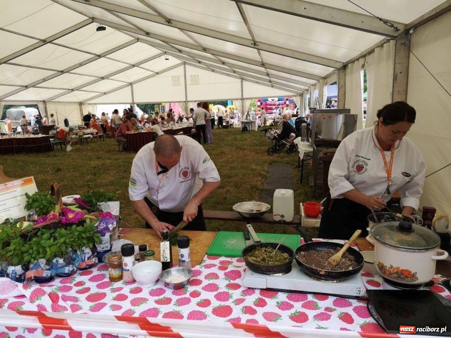 Zdjęcie w galerii na portalu naszraciborz.pl: Karminadle z filungiem. Gospodynie z Rud wygrały Śląskie smaki!  wiadomości z regionu