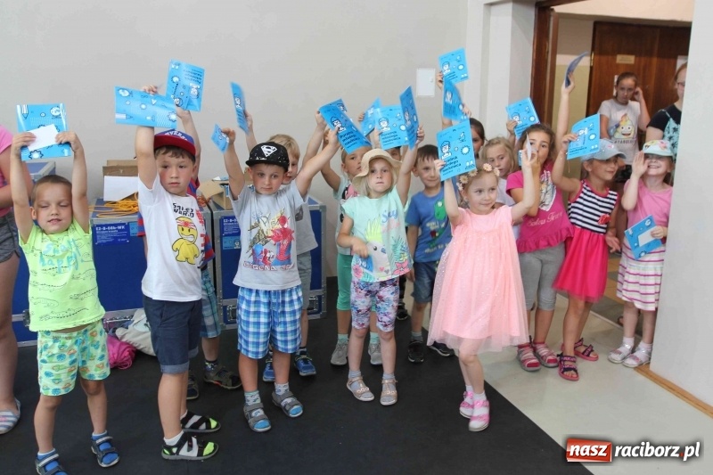 Zdjęcie w galerii na portalu naszraciborz.pl: Naukobus z Kopernika w Szkole na Ostrogu wiadomości z regionu