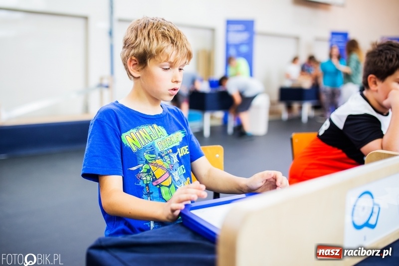 Zdjęcie w galerii na portalu naszraciborz.pl: Naukobus z Kopernika w Szkole na Ostrogu wiadomości z regionu