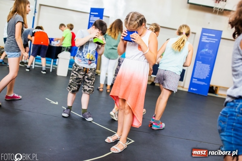 Zdjęcie w galerii na portalu naszraciborz.pl: Naukobus z Kopernika w Szkole na Ostrogu wiadomości z regionu