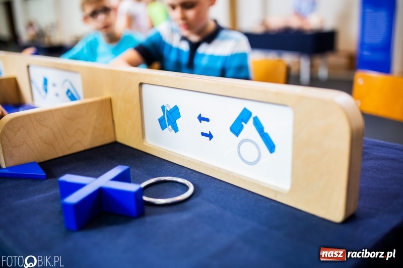 Zdjęcie w galerii na portalu naszraciborz.pl: Naukobus z Kopernika w Szkole na Ostrogu wiadomości z regionu