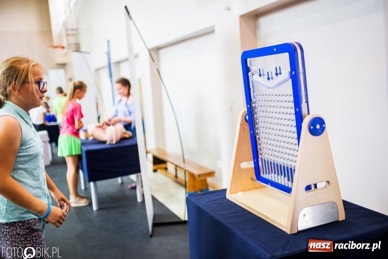 Zdjęcie w galerii na portalu naszraciborz.pl: Naukobus z Kopernika w Szkole na Ostrogu wiadomości z regionu