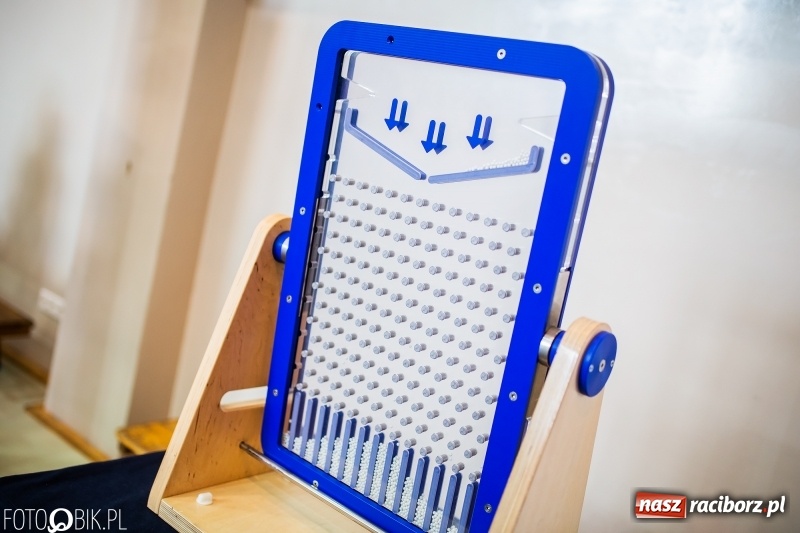 Zdjęcie w galerii na portalu naszraciborz.pl: Naukobus z Kopernika w Szkole na Ostrogu wiadomości z regionu