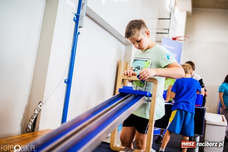 Zdjęcie w galerii na portalu naszraciborz.pl: Naukobus z Kopernika w Szkole na Ostrogu wiadomości z regionu