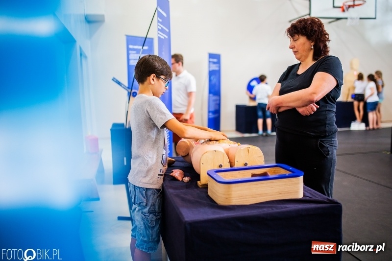 Zdjęcie w galerii na portalu naszraciborz.pl: Naukobus z Kopernika w Szkole na Ostrogu wiadomości z regionu