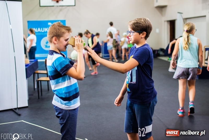 Zdjęcie w galerii na portalu naszraciborz.pl: Naukobus z Kopernika w Szkole na Ostrogu wiadomości z regionu