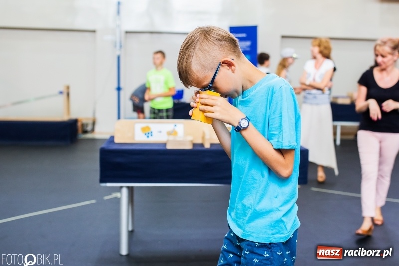 Zdjęcie w galerii na portalu naszraciborz.pl: Naukobus z Kopernika w Szkole na Ostrogu wiadomości z regionu