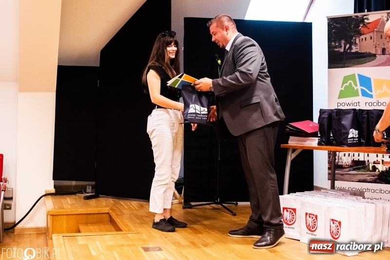 Zdjęcie w galerii na portalu naszraciborz.pl: Na zamku podsumowano tegoroczny StartUpCamp  wiadomości z regionu