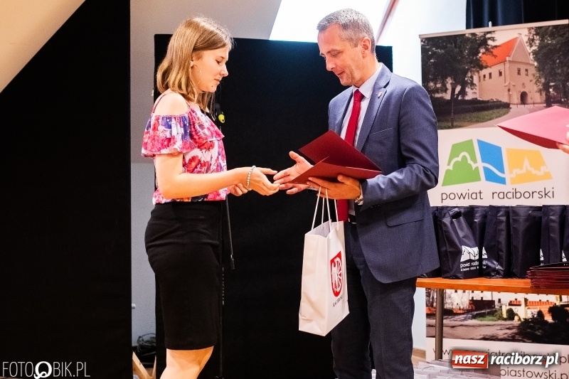 Zdjęcie w galerii na portalu naszraciborz.pl: Na zamku podsumowano tegoroczny StartUpCamp  wiadomości z regionu