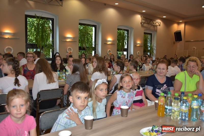 Zdjęcie w galerii na portalu naszraciborz.pl: Wyróżniający się uczniowie gminy Krzyżanowice z nagrodami [FOTO] wiadomości z regionu