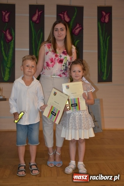 Zdjęcie w galerii na portalu naszraciborz.pl: Wyróżniający się uczniowie gminy Krzyżanowice z nagrodami [FOTO] wiadomości z regionu