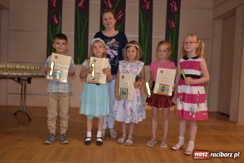 Zdjęcie w galerii na portalu naszraciborz.pl: Wyróżniający się uczniowie gminy Krzyżanowice z nagrodami [FOTO] wiadomości z regionu